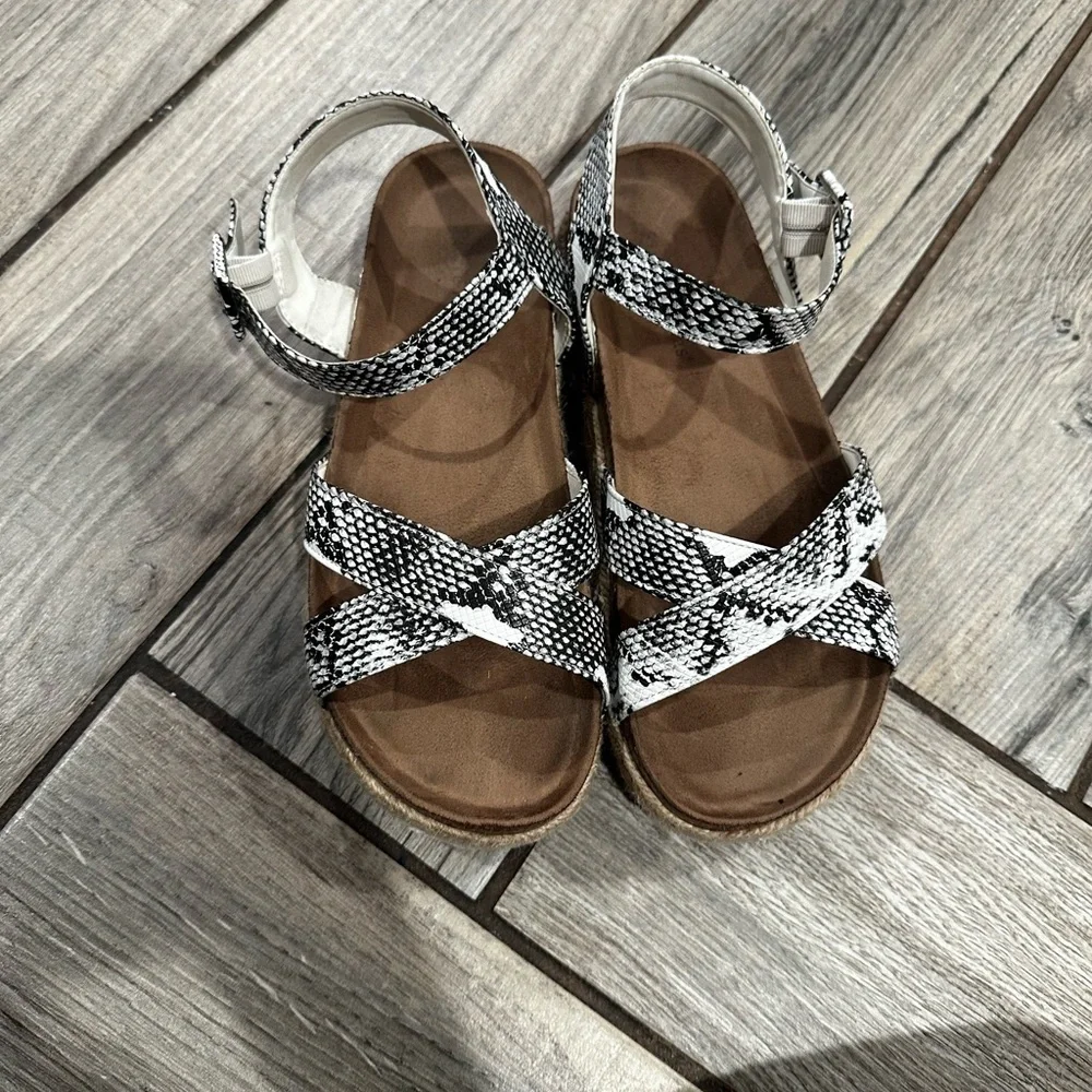 Pierre Dumas Black and White Platform Sandals